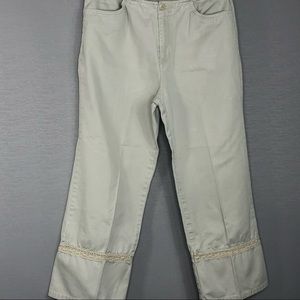 Carolina Blues Khaki Cropped Pants. SZ 8